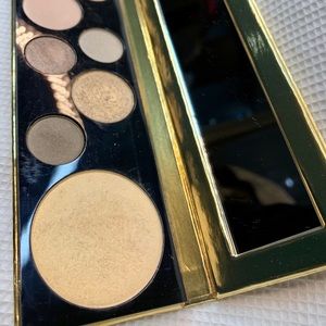 MAC Power Hungry - Eyeshadow/Highlighter  Palette